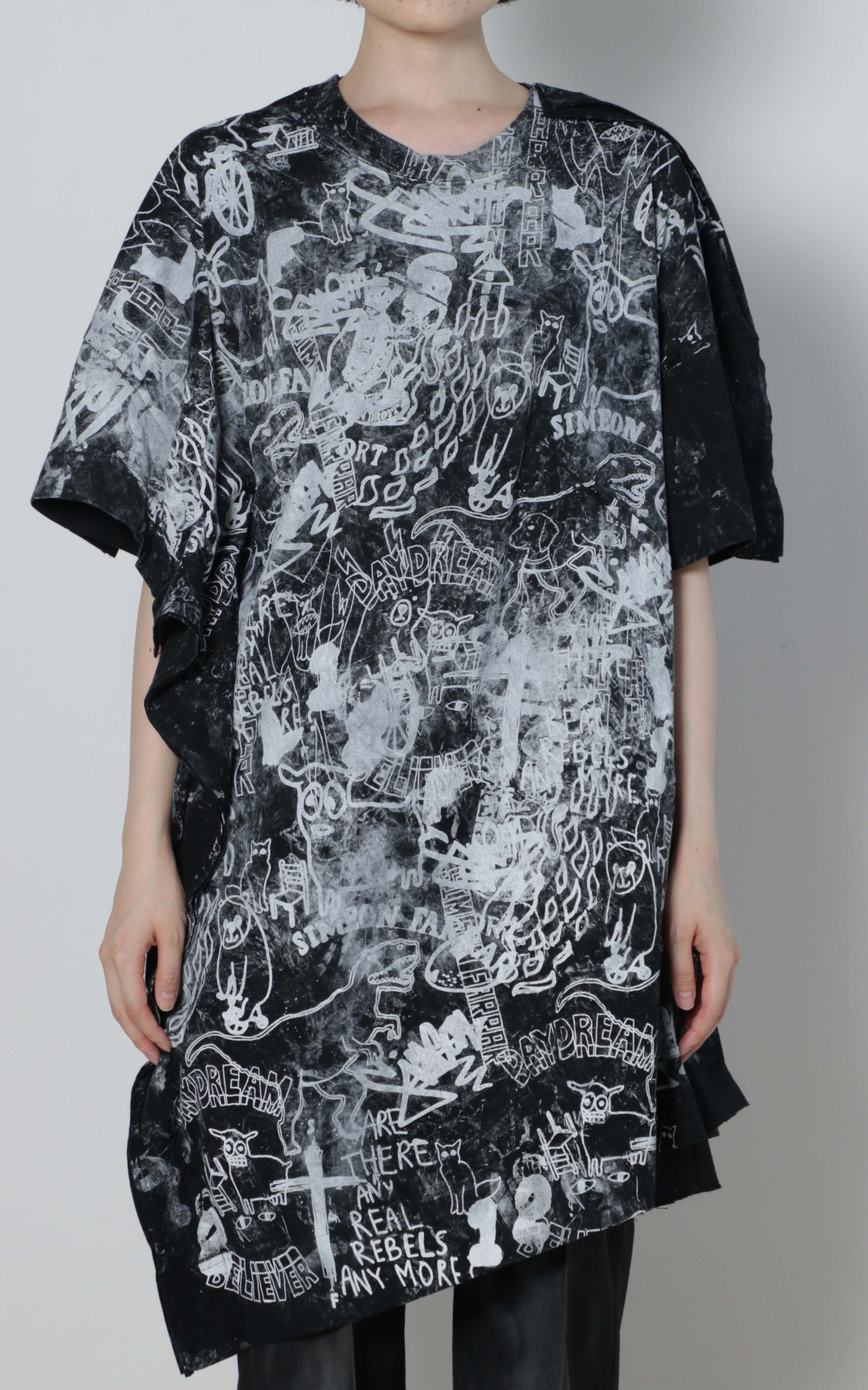 Simeon Farrar × Asymmetry Big Tee – BASE MARK
